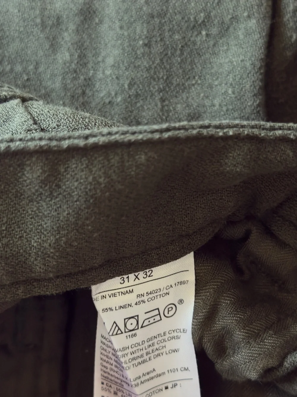 Banana Republic four banana